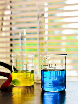 Laboratory glassware with liquid