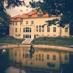 Pałacyk nad fontanną © Tomasz Niewęgłowski