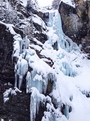 Fototapeta na wymiar cascata ghiacciata