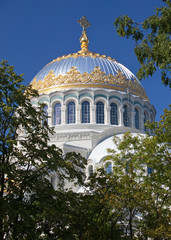 Fototapeta na wymiar Orthodox Naval cathedral of St. Nicholas in Kronshtadt,Russia