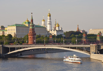 Obraz premium Moscow river. Kremlin.