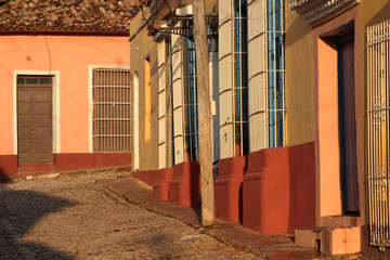 Une petite rue de Trinidad au soleil