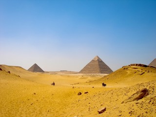 Fototapeta na wymiar piramidy de Gizeh