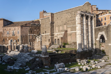 Fototapeta na wymiar Temple of Mars Ultor w Forum Augusta, Rzym, Włochy