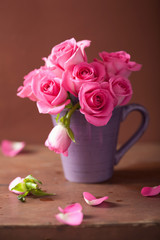 beautiful pink roses bouquet in vase