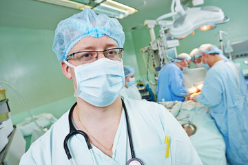 anaesthesiologist doctor at cardiac operation