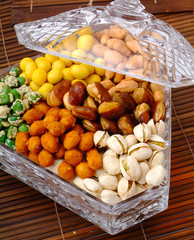 Obraz na płótnie Canvas Mixed Nuts in a Bowl