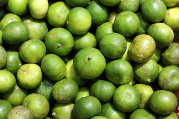 many fresh lemon on market