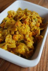 Whole wheat pasta with pumpkin, leeks, sage and turmeric
