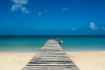 Pier on a tropical beach - Porticciolo su spiaggia caraibica
