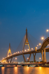 Fototapeta na wymiar Bhumibol Bridge (znany również jako Industrial Ring Road, Brid