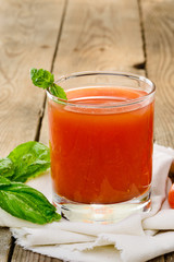 Salsa di pomodoro e basilico