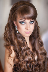 Naklejka premium Beautiful bride in wedding day In bridal dress. newlywed woman