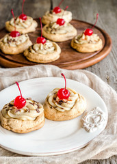 Meringue with maraschino cherries