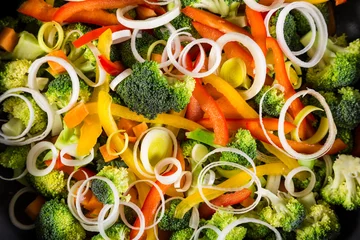 Photo sur Plexiglas Légumes légumes hachés dans une poêle