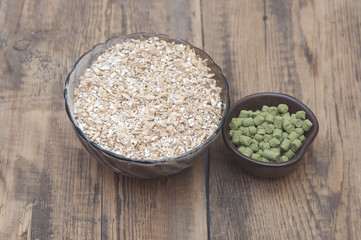 barley with pellets of hops