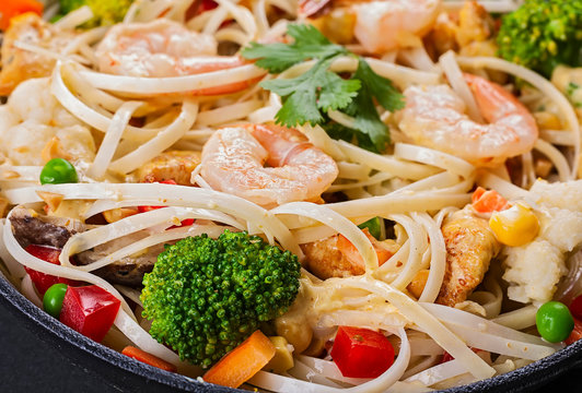 Tiger shrimp with rice noodles