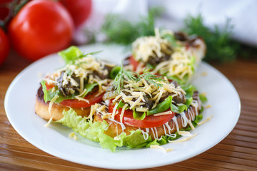 Fried toast with mushrooms