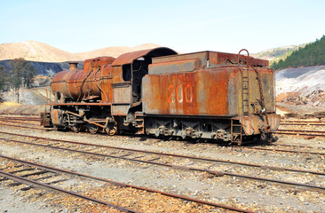 Fototapeta na wymiar Old steam locomotive abandoned, mines of Rio Tinto, España