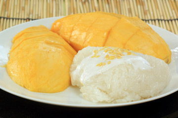 Ripe mango and sticky rice cooked with coconut milk