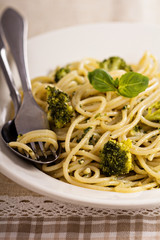 Spaghetti with pesto and broccoli
