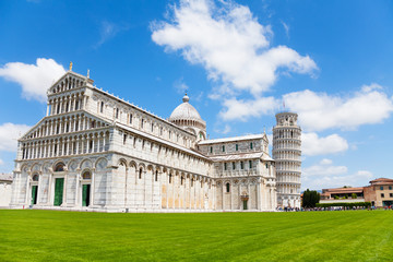 Fototapeta premium Cathedral and Pisa leaning tower