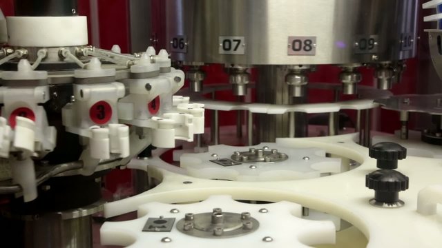 Фрагмент упаковочного механизма в действии