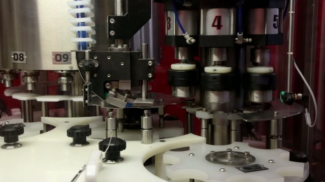 Фрагмент упаковочного механизма в действии