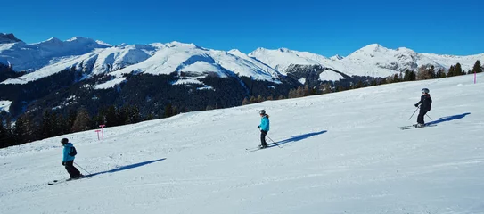 Fotobehang Skifahrer auf der Piste – Panorama © TIMDAVIDCOLLECTION