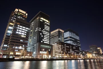 Fototapeten Tokyo cityscape night time at marunoichi central of tokyo © torsakarin