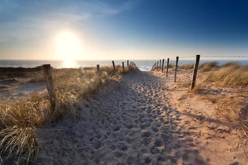 Crédence de cuisine en verre imprimé Mer du Nord, Pays-Bas chemin de sable vers la plage de la mer du Nord