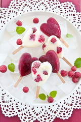 Eis am Stiel in Herzform