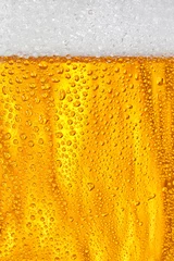 Keuken foto achterwand Bier Bubbels en schuim in een biertje