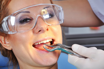 removes tooth
