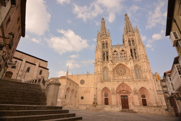 Fototapeta na wymiar Panoramiczny Plaza Burgos Cathedral, Camino de Santiago