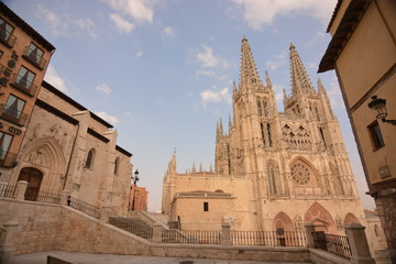 Fototapeta na wymiar Katedra Burgos i kościół panorama San Nicolas de Bari