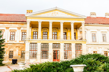 Obraz premium The main entrance in old castle