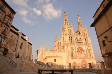 Fototapeta premium Catedral de Burgos e Iglesia san nicolas de Bari (Burgos)