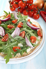 pizza con verdure fresche 
