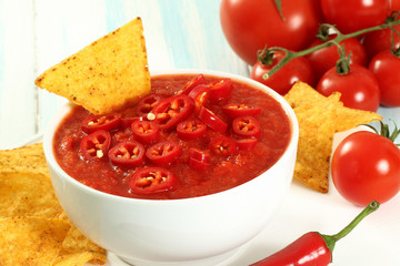 nachos pomodoro e peperoncini