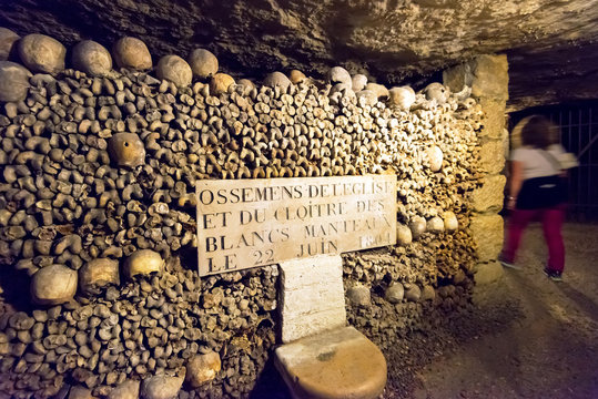 Les catacombes de Paris, France. Catacombs are underground landmark of Paris.