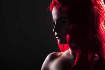 Sexy Model Gesicht mit roten Haaren im Schatten Poster Nahaufnahme