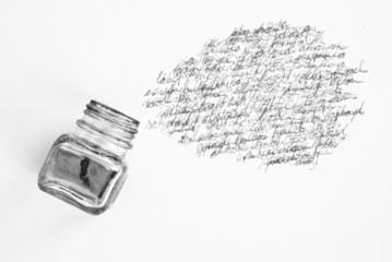 Tintenfass und Schrift