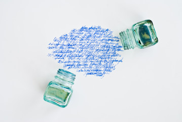 Tintenfass und Schrift