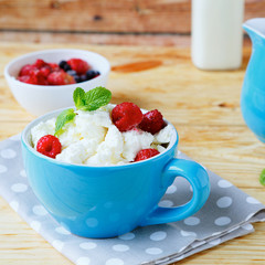 cottage cheese and ripe berries