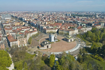 Fototapeta na wymiar Arco della Pace w Mediolan, Włochy