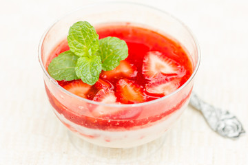 cheesecake with strawberries