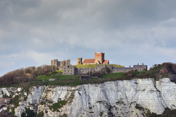 Fototapeta na wymiar Port w Dover i jego zamek