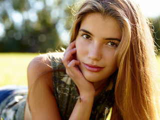 Naklejka premium Teenage girl in khaki