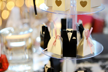 Elegant wedding invitations in cute boxes